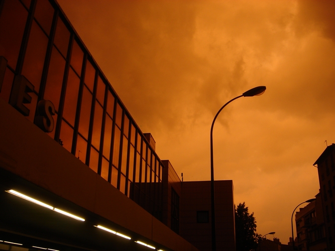 jour d'orage orange